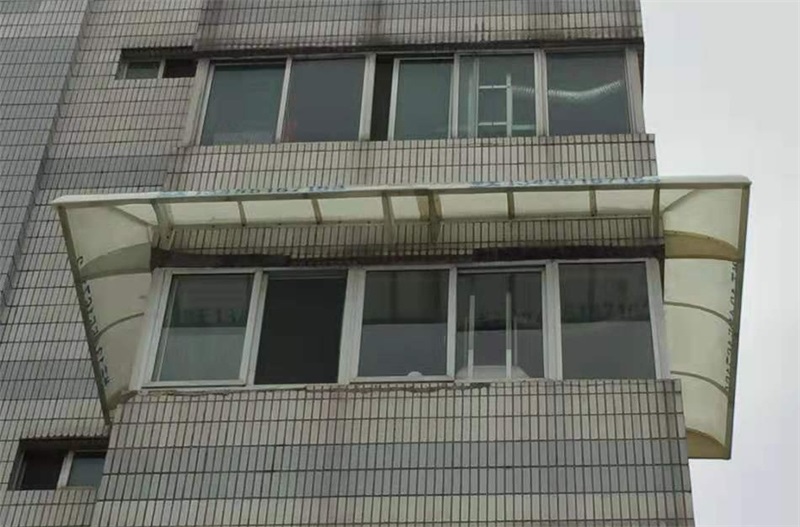 遮陽篷的功能樣式與面料的材質(zhì)如何？